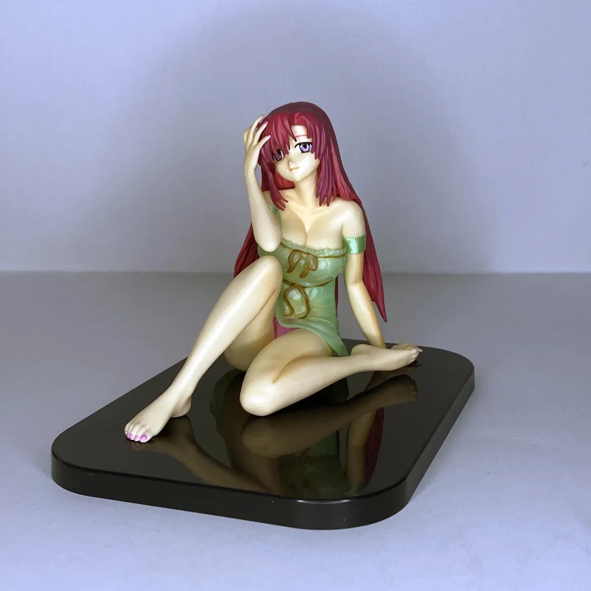 Фигурка Девушки Mizuho Kazami в зеленом